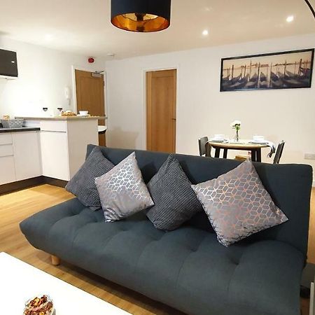 Northampton 2 Bedroom Town Centre Apartment Close To University, Hospitals, Brackmills Buitenkant foto