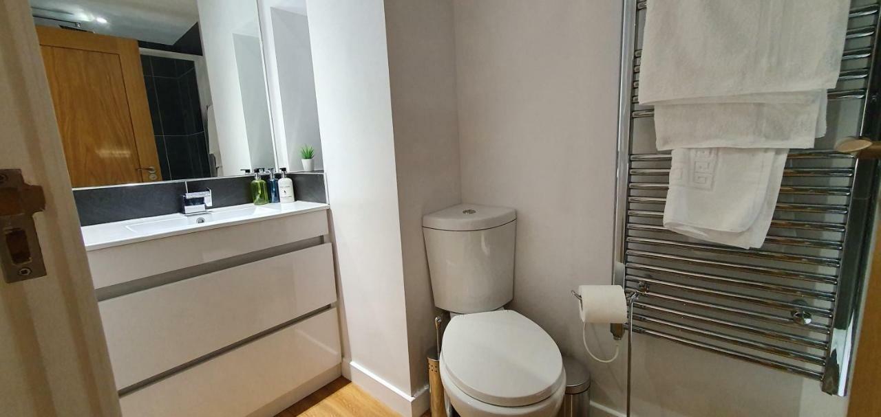 Northampton 2 Bedroom Town Centre Apartment Close To University, Hospitals, Brackmills Buitenkant foto